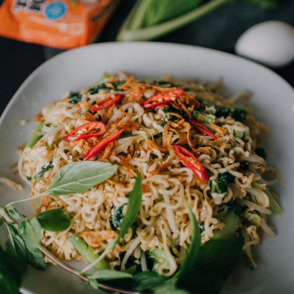 how to make vietnamese eggs stir fry ramen noodles